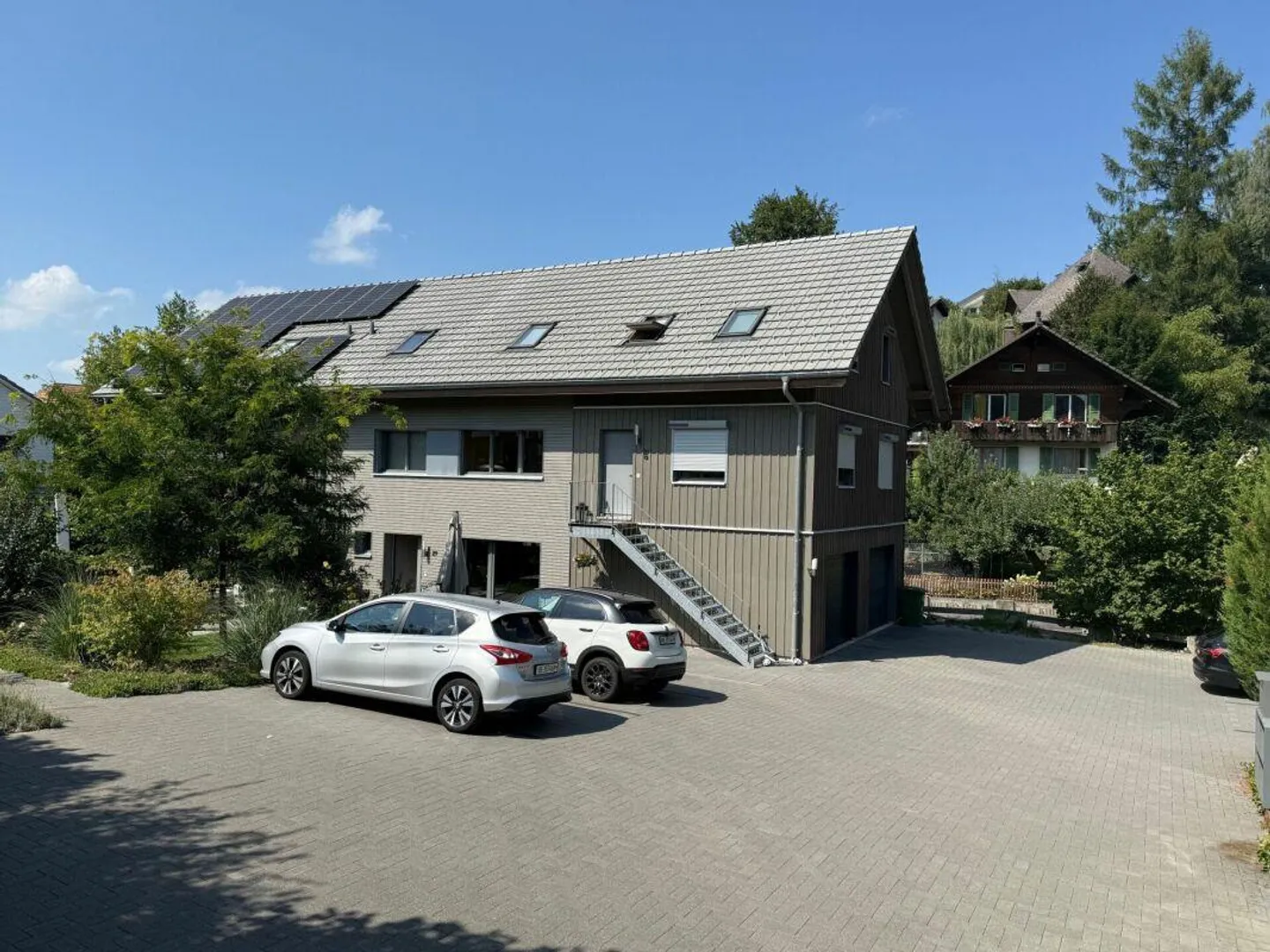 Modernes Generationenhaus mit einer 5.5-Zimmerwohnungen und einer 2.5-Zimmerwohnung - Foto 5 von 22