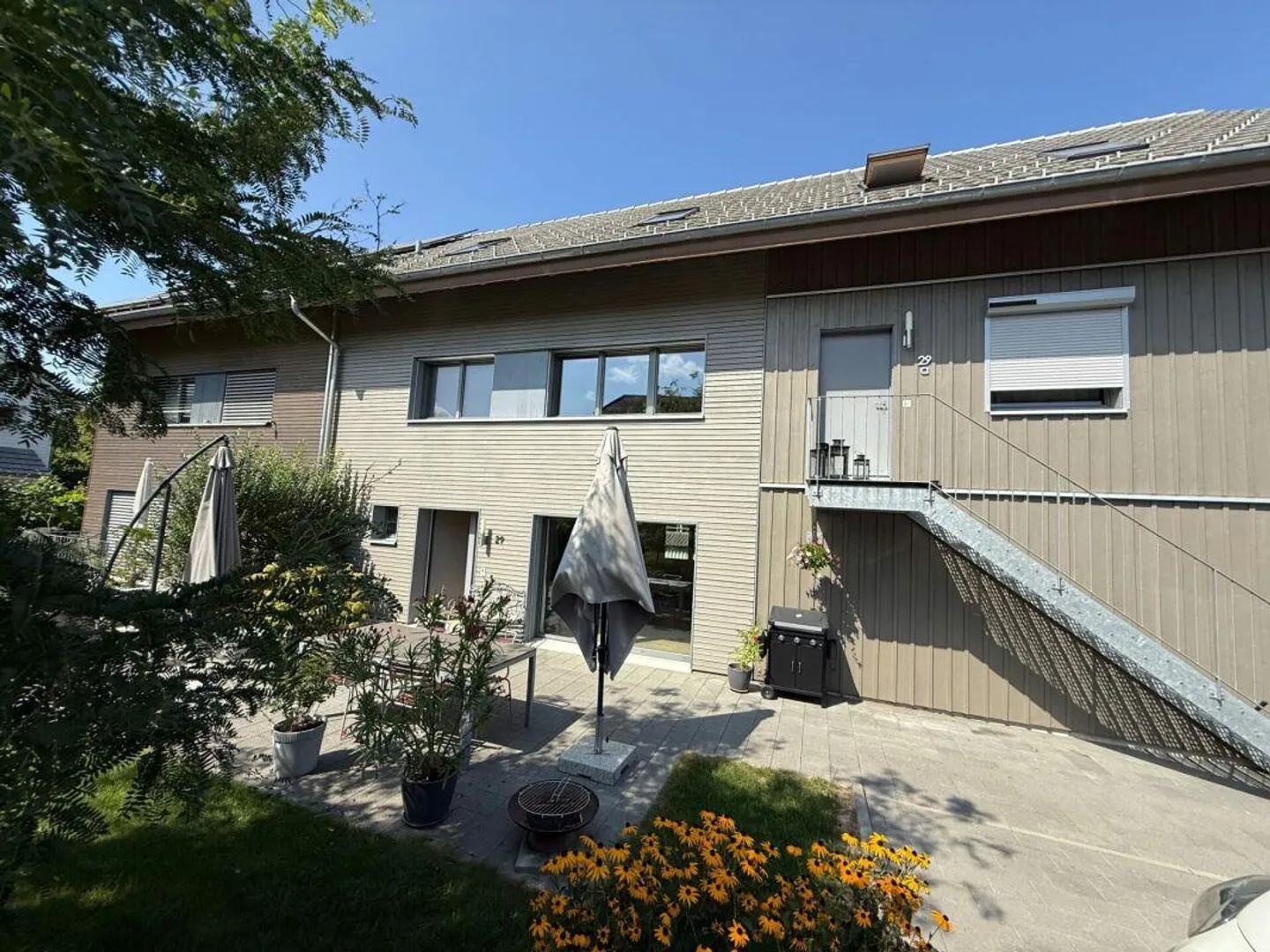 Modernes Generationenhaus mit einer 5.5-Zimmerwohnungen und einer 2.5-Zimmerwohnung - Foto 4 von 22