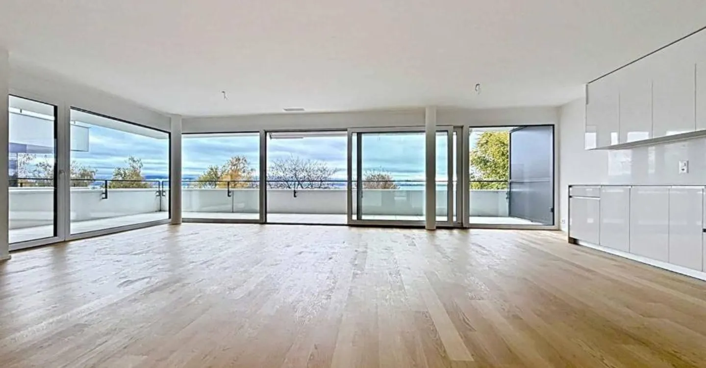 Luxuriöse 4,5-Zimmer-Wohnung mit überdachtem Balkon - Foto 4 von 13