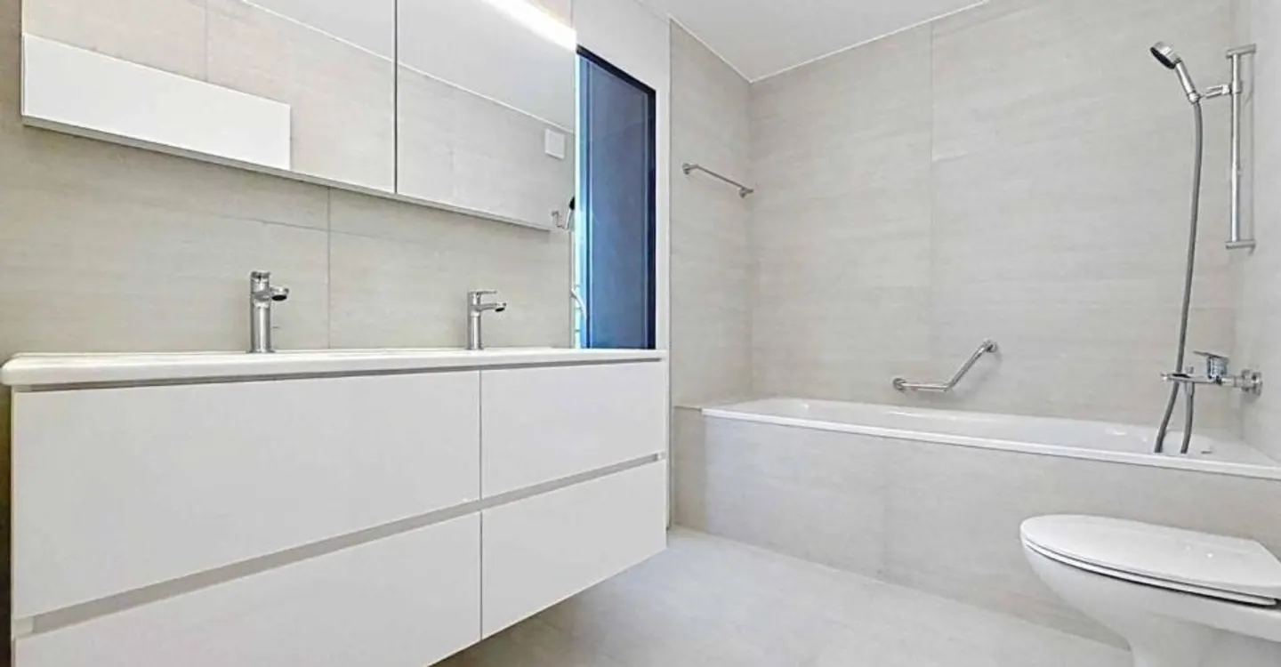 Luxuriöse 4,5-Zimmer-Wohnung mit überdachtem Balkon - Foto 7 von 13