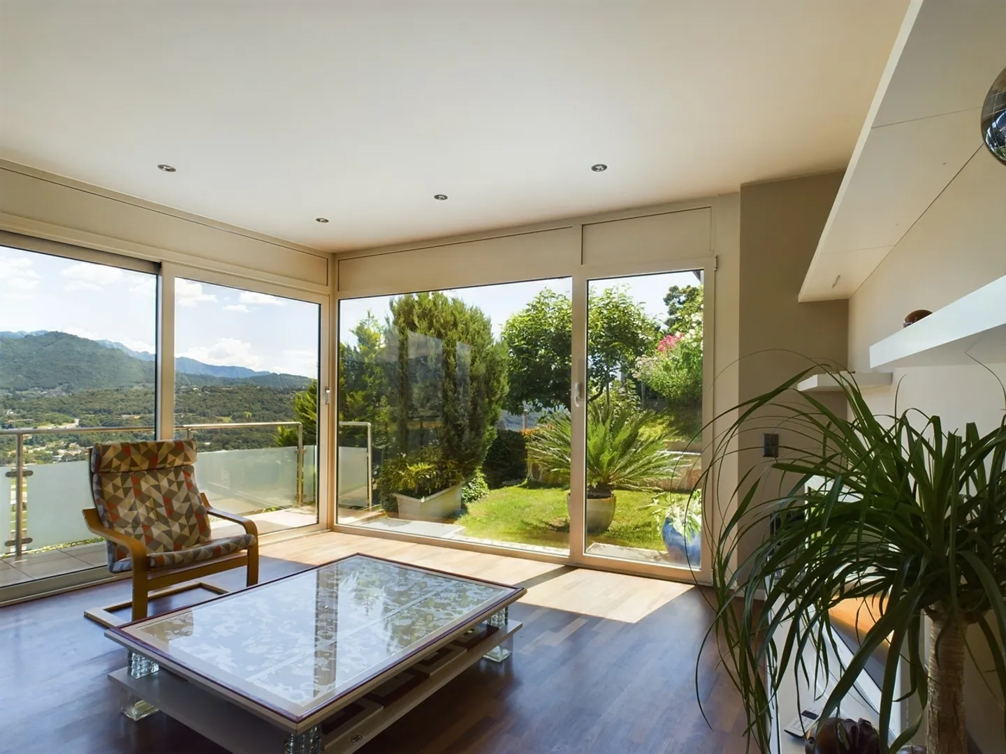 Stunning semi-detached villa with lake view in Bioggio - Photo 6 of 13