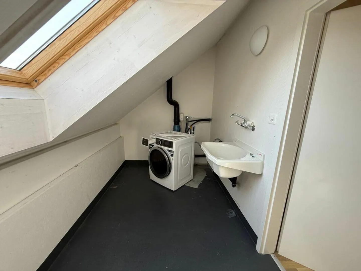 Modernes Generationenhaus mit einer 5.5-Zimmerwohnungen und einer 2.5-Zimmerwohnung - Foto 18 von 22