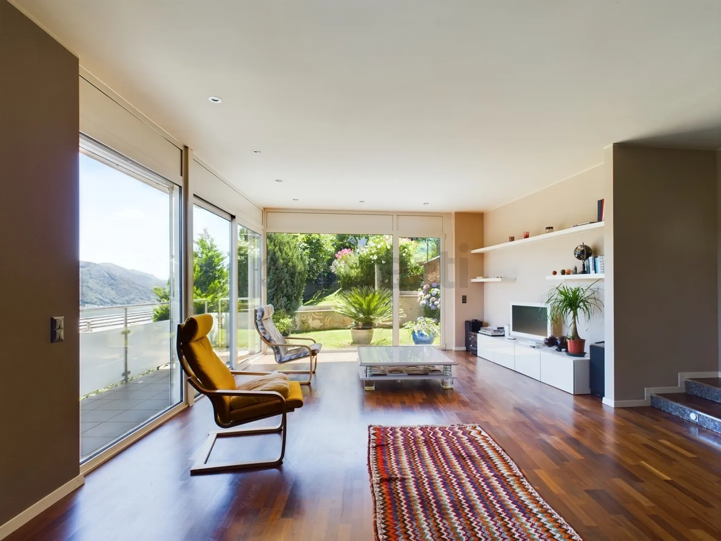 Stunning semi-detached villa with lake view in Bioggio - Photo 8 of 13