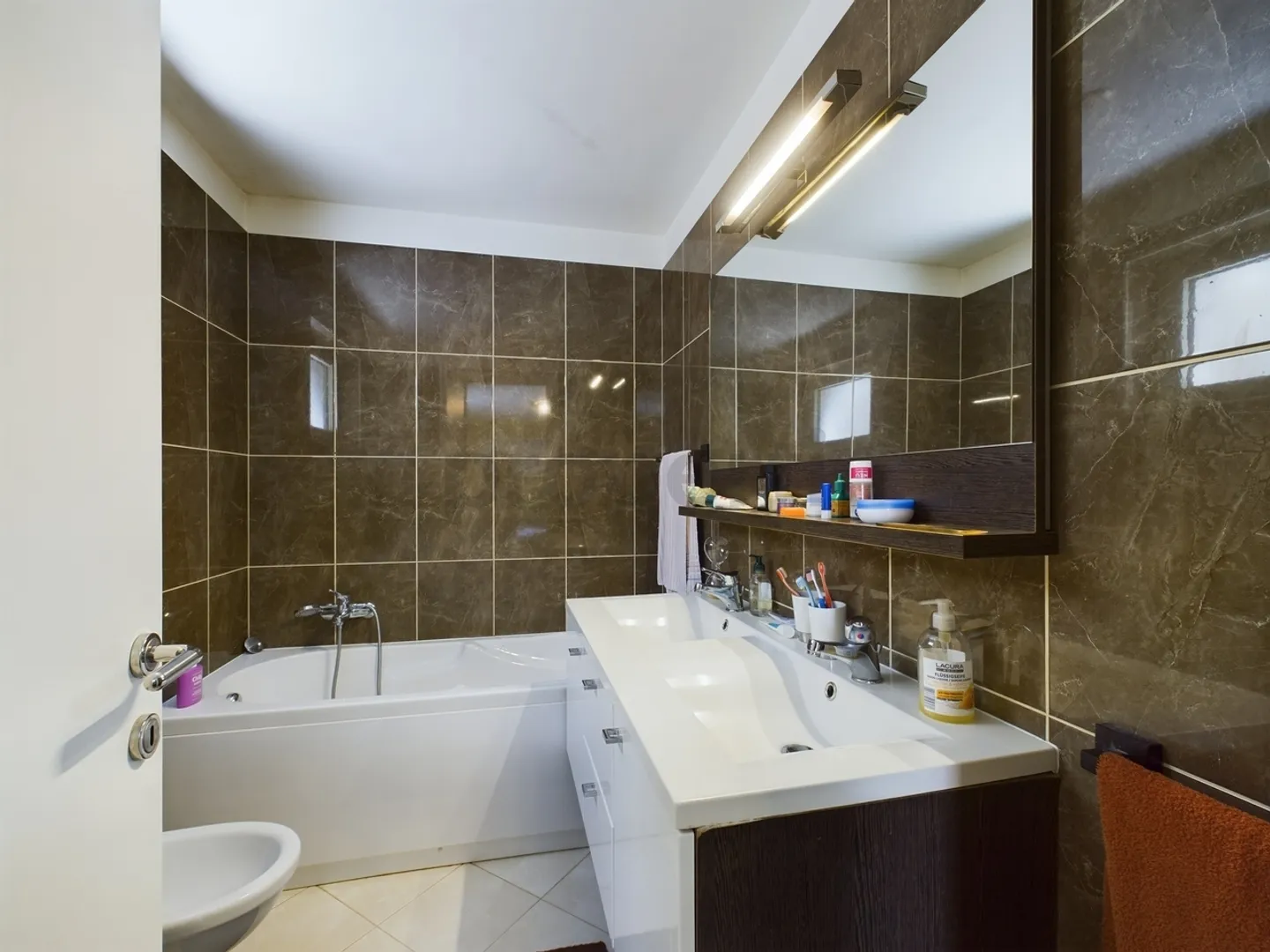 Stunning semi-detached villa with lake view in Bioggio - Photo 12 of 13