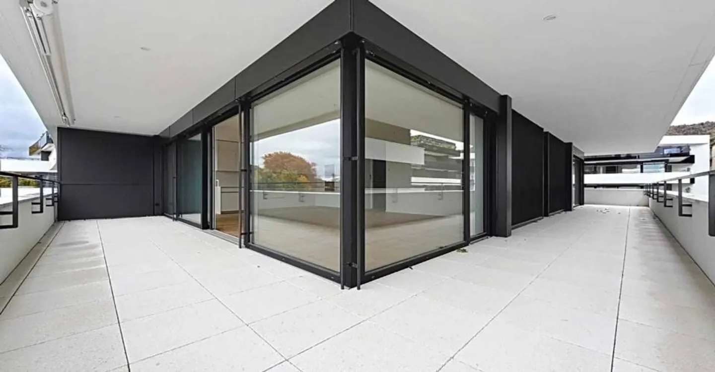 Luxuriöse 4,5-Zimmer-Wohnung mit überdachtem Balkon - Foto 8 von 13