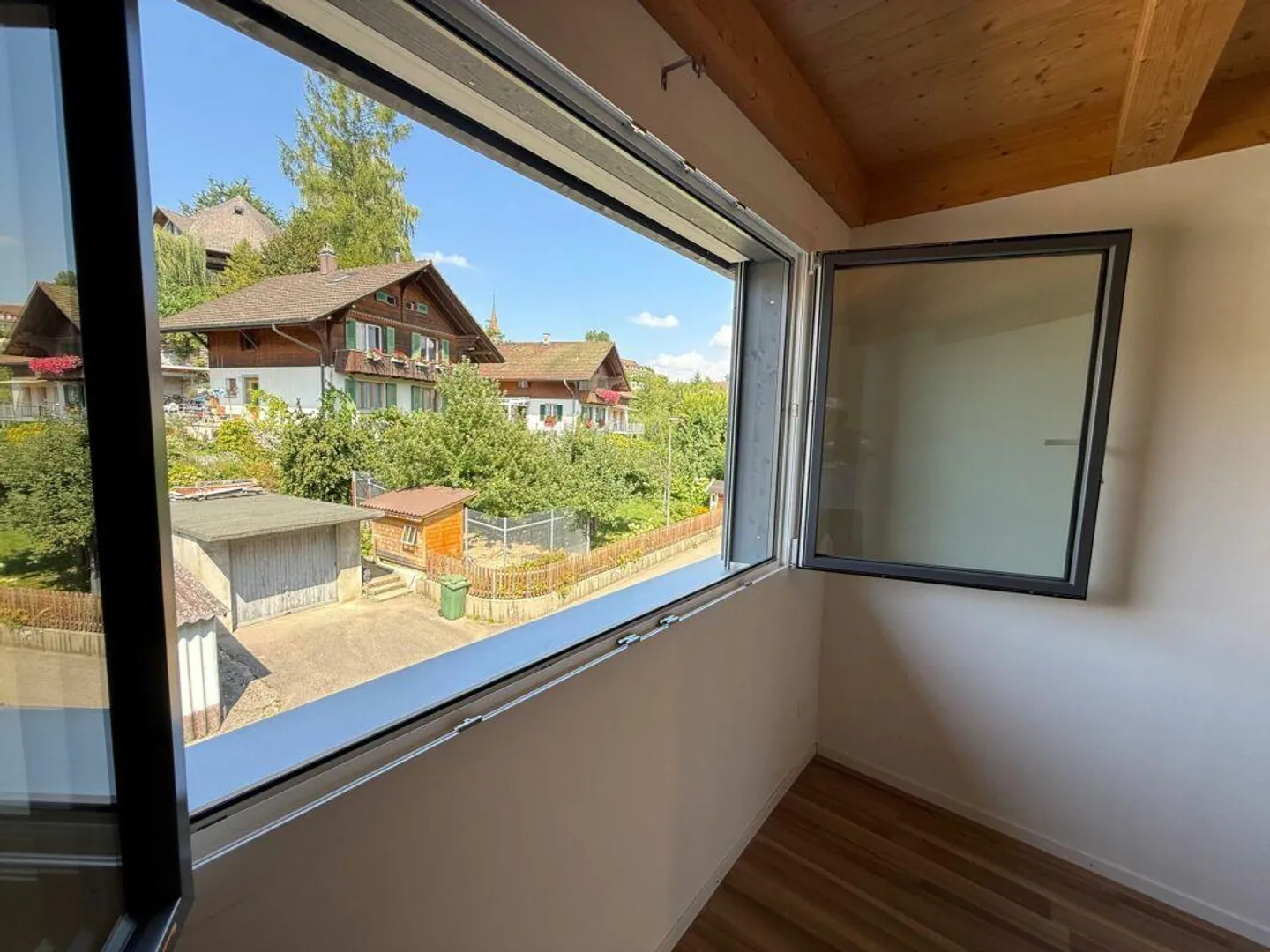 Modernes Generationenhaus mit einer 5.5-Zimmerwohnungen und einer 2.5-Zimmerwohnung - Foto 12 von 22