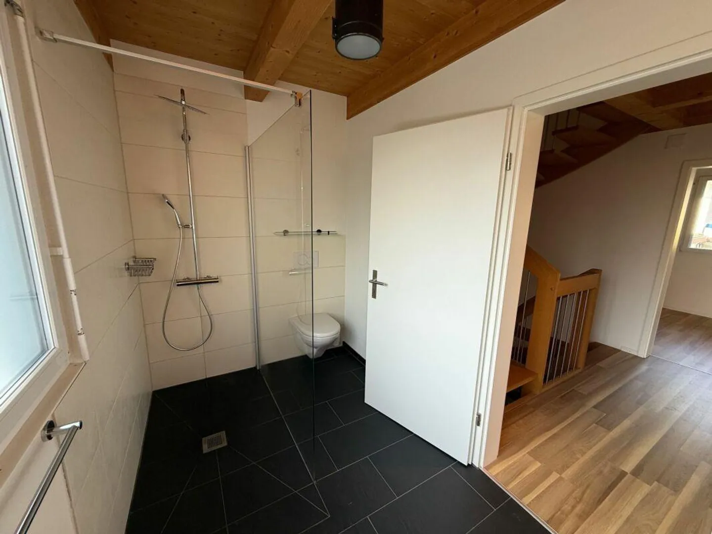 Modernes Generationenhaus mit einer 5.5-Zimmerwohnungen und einer 2.5-Zimmerwohnung - Foto 13 von 22
