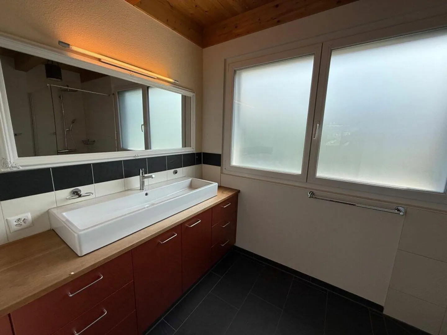 Modernes Generationenhaus mit einer 5.5-Zimmerwohnungen und einer 2.5-Zimmerwohnung - Foto 14 von 22