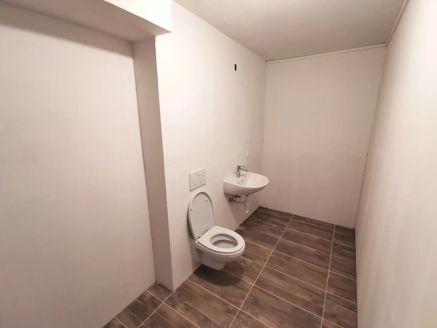 100 m² Lagerraum zu vermieten - Foto 3 von 4