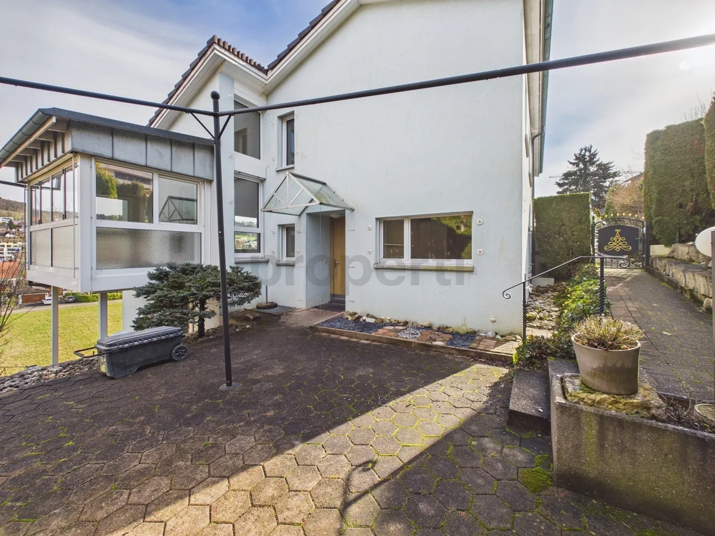 Maison de ville spacieuse de 5,5 pièces dans un emplacement calme en pente - Photo 1 sur 13