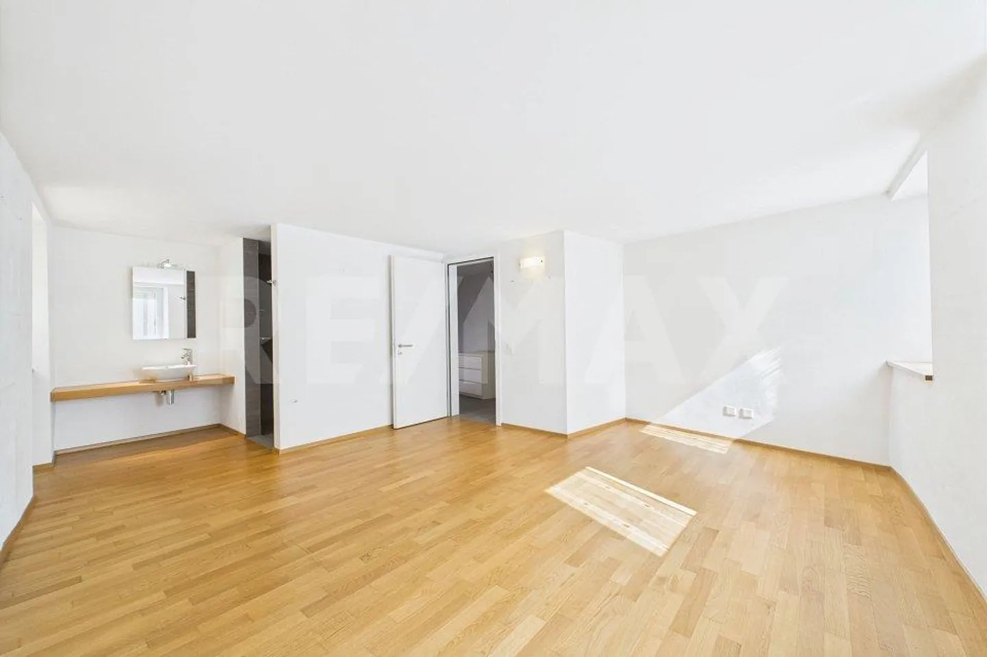 Appartamento affascinante di 2 ½ locali con 83 m² a Ponte Tresa – Ristrutturato con stile con terrazza panoramica - Foto 7 di 13