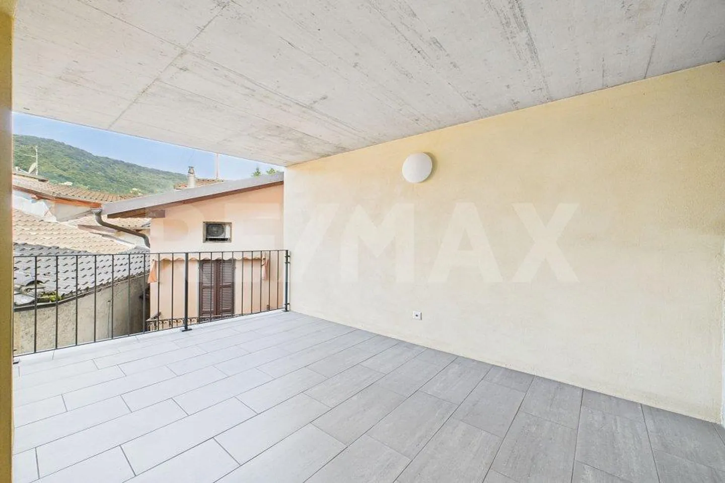 Appartamento affascinante di 2 ½ locali con 83 m² a Ponte Tresa – Ristrutturato con stile con terrazza panoramica - Foto 9 di 13