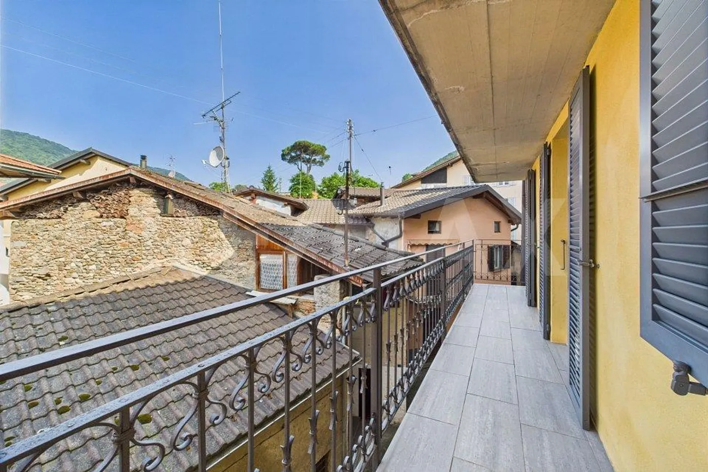 Appartamento affascinante di 2 ½ locali con 83 m² a Ponte Tresa – Ristrutturato con stile con terrazza panoramica - Foto 10 di 13