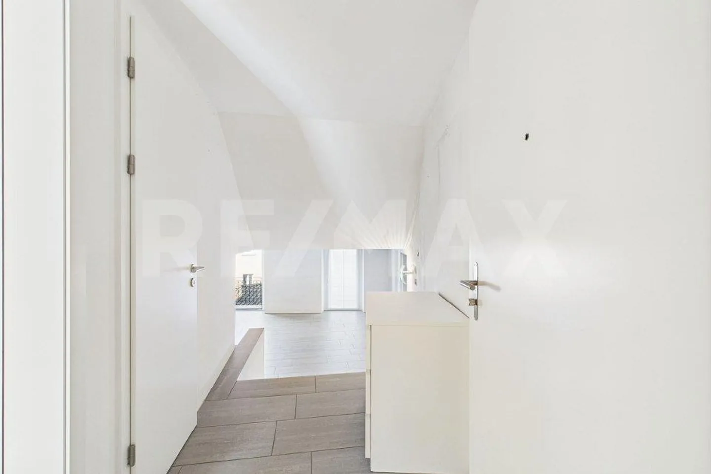 Appartamento affascinante di 2 ½ locali con 83 m² a Ponte Tresa – Ristrutturato con stile con terrazza panoramica - Foto 12 di 13