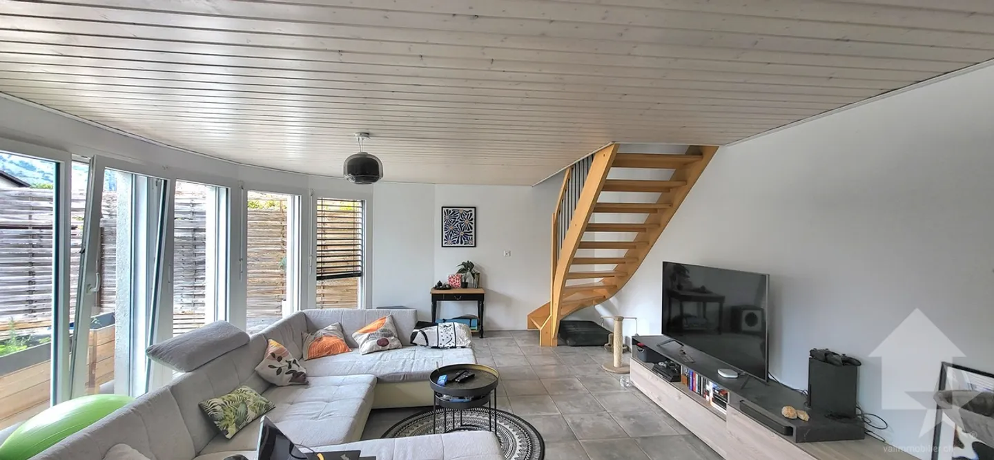 Villa / building with 2 duplex apartments of 3.5 rooms + studio - Photo 3 of 16