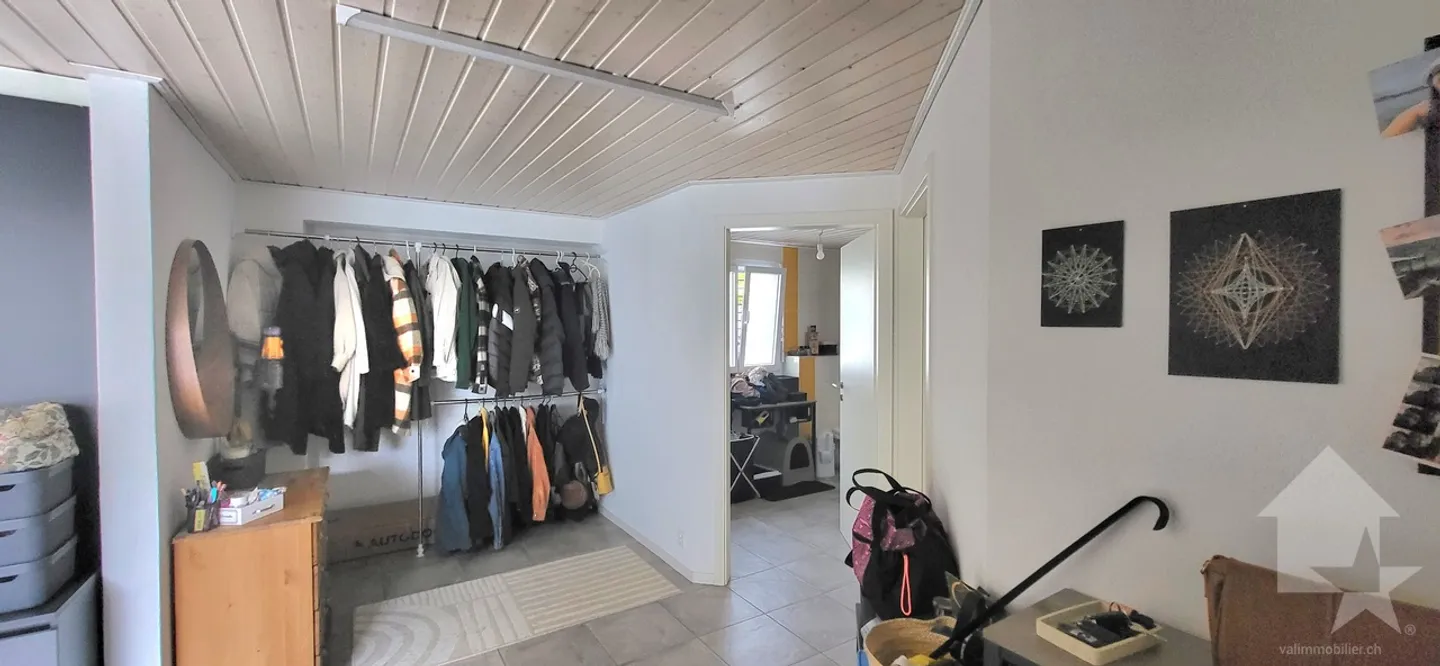 Villa / building with 2 duplex apartments of 3.5 rooms + studio - Photo 4 of 16