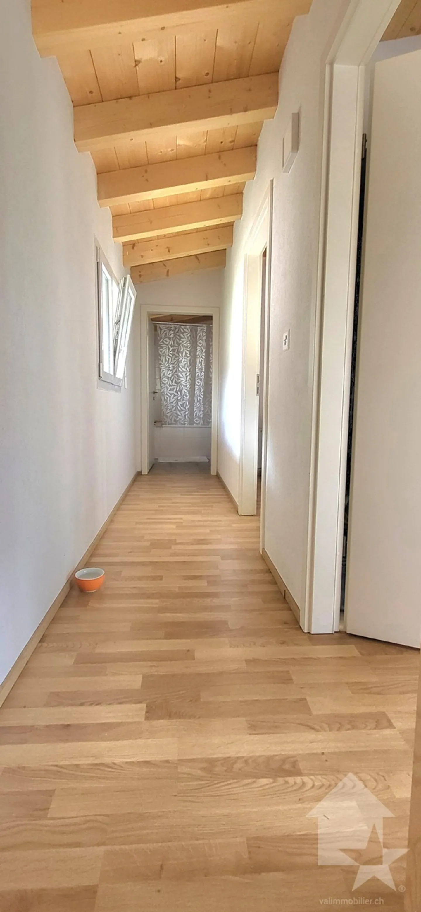Villa / building with 2 duplex apartments of 3.5 rooms + studio - Photo 6 of 16