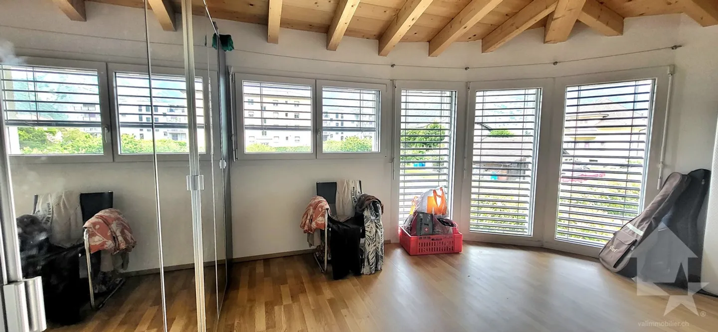 Villa / building with 2 duplex apartments of 3.5 rooms + studio - Photo 8 of 16