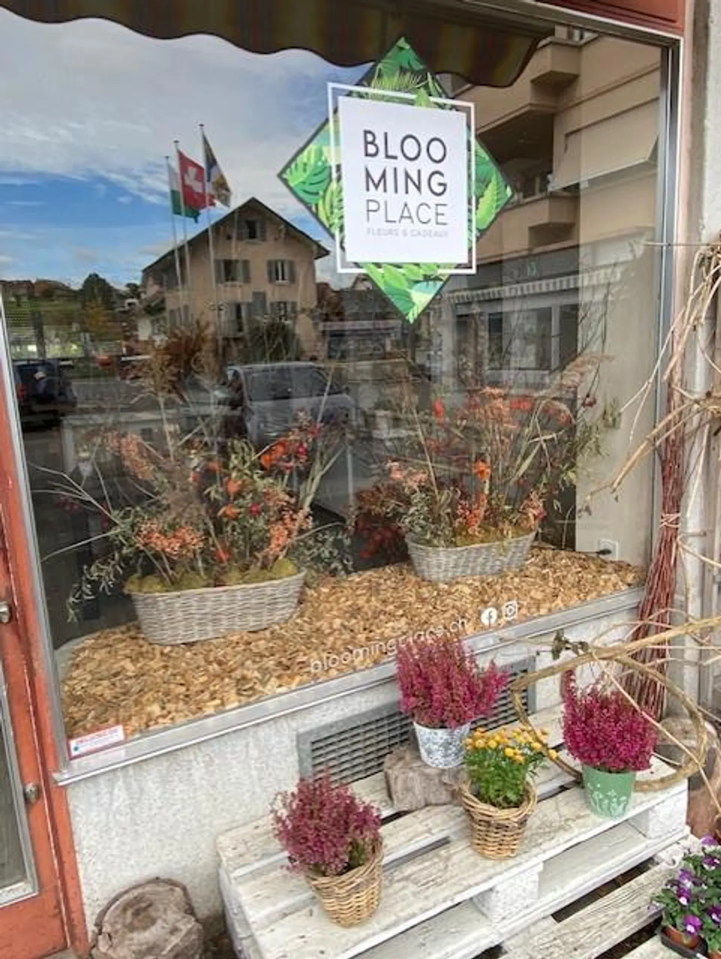 Commercial space in Penthalaz - Photo 2 of 2