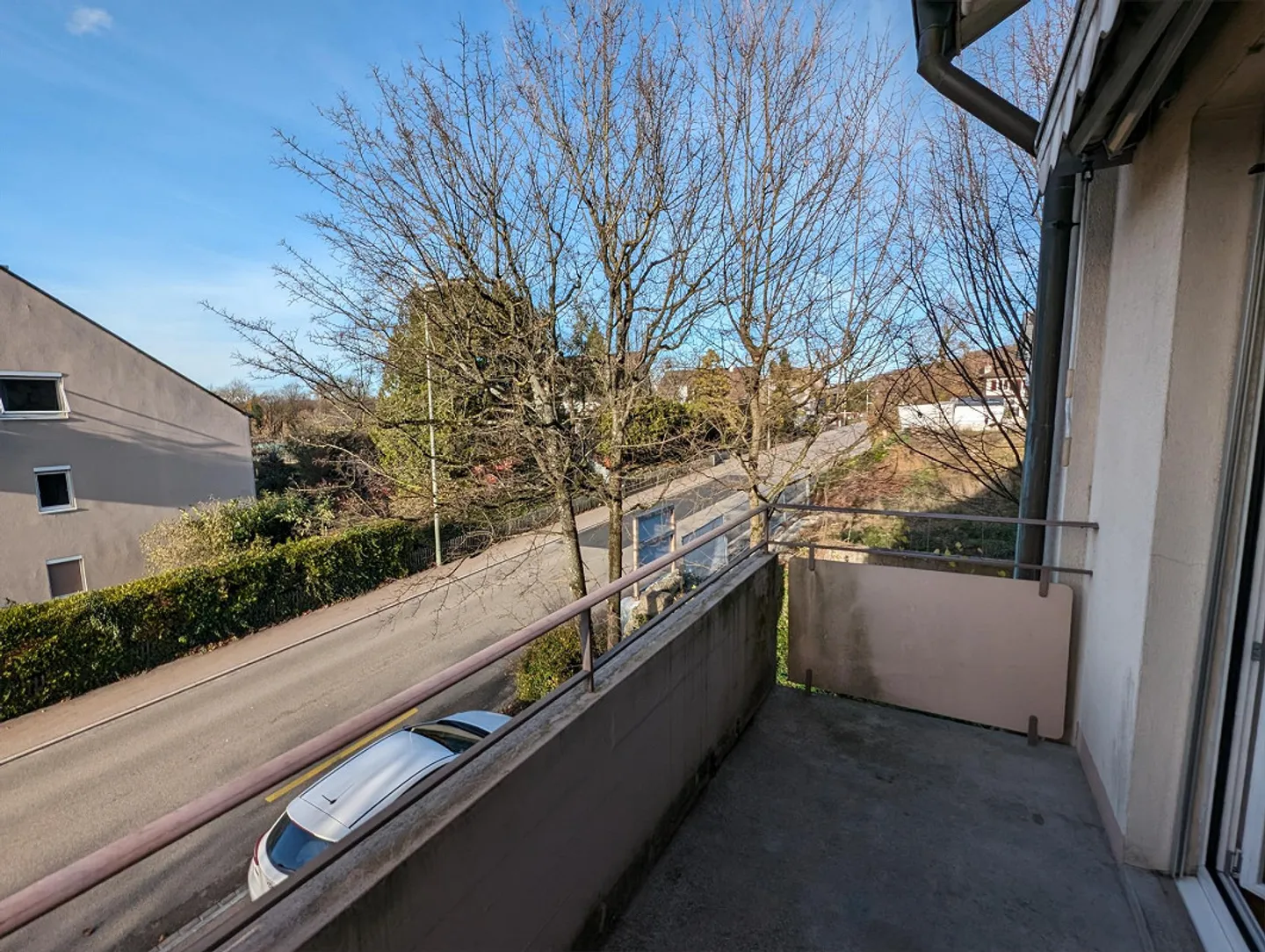 Beautiful, simple 3-room apartment with 2 terraces - Photo 3 of 13
