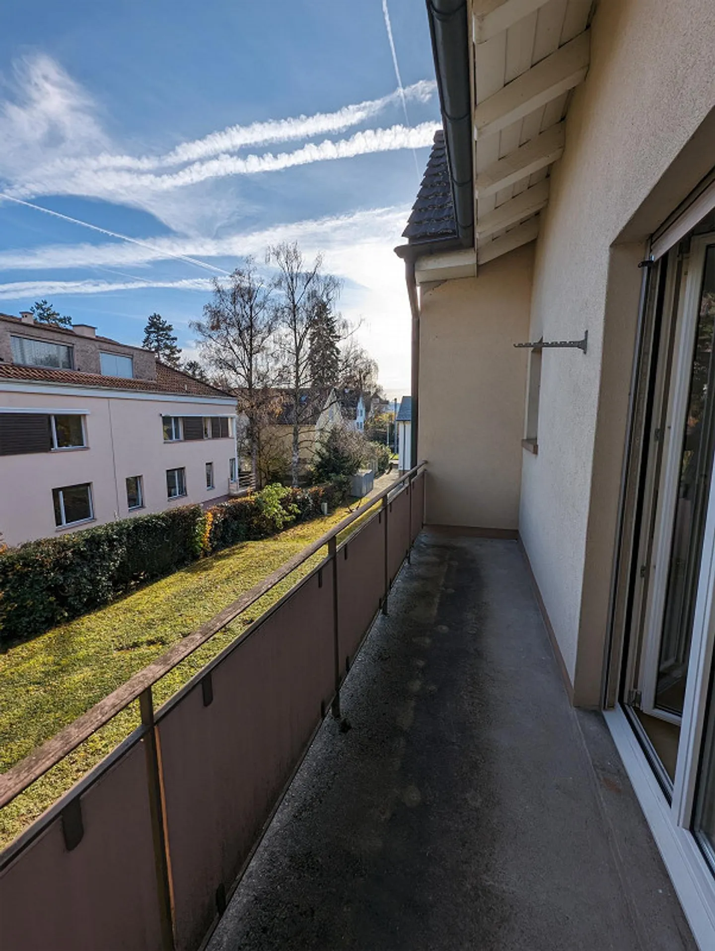 Beautiful, simple 3-room apartment with 2 terraces - Photo 5 of 13