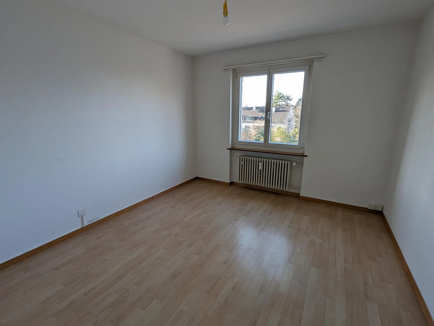 Beautiful, simple 3-room apartment with 2 terraces - Photo 6 of 13