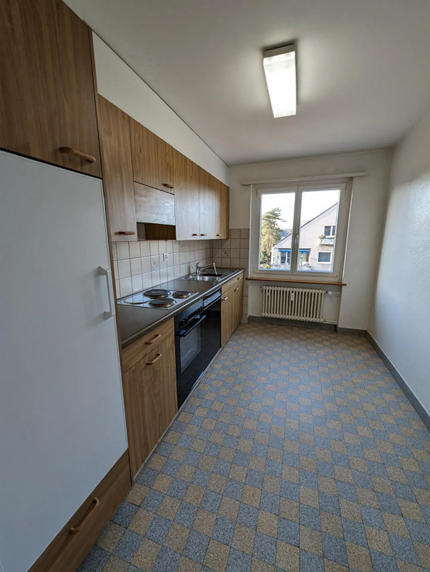 Beautiful, simple 3-room apartment with 2 terraces - Photo 7 of 13