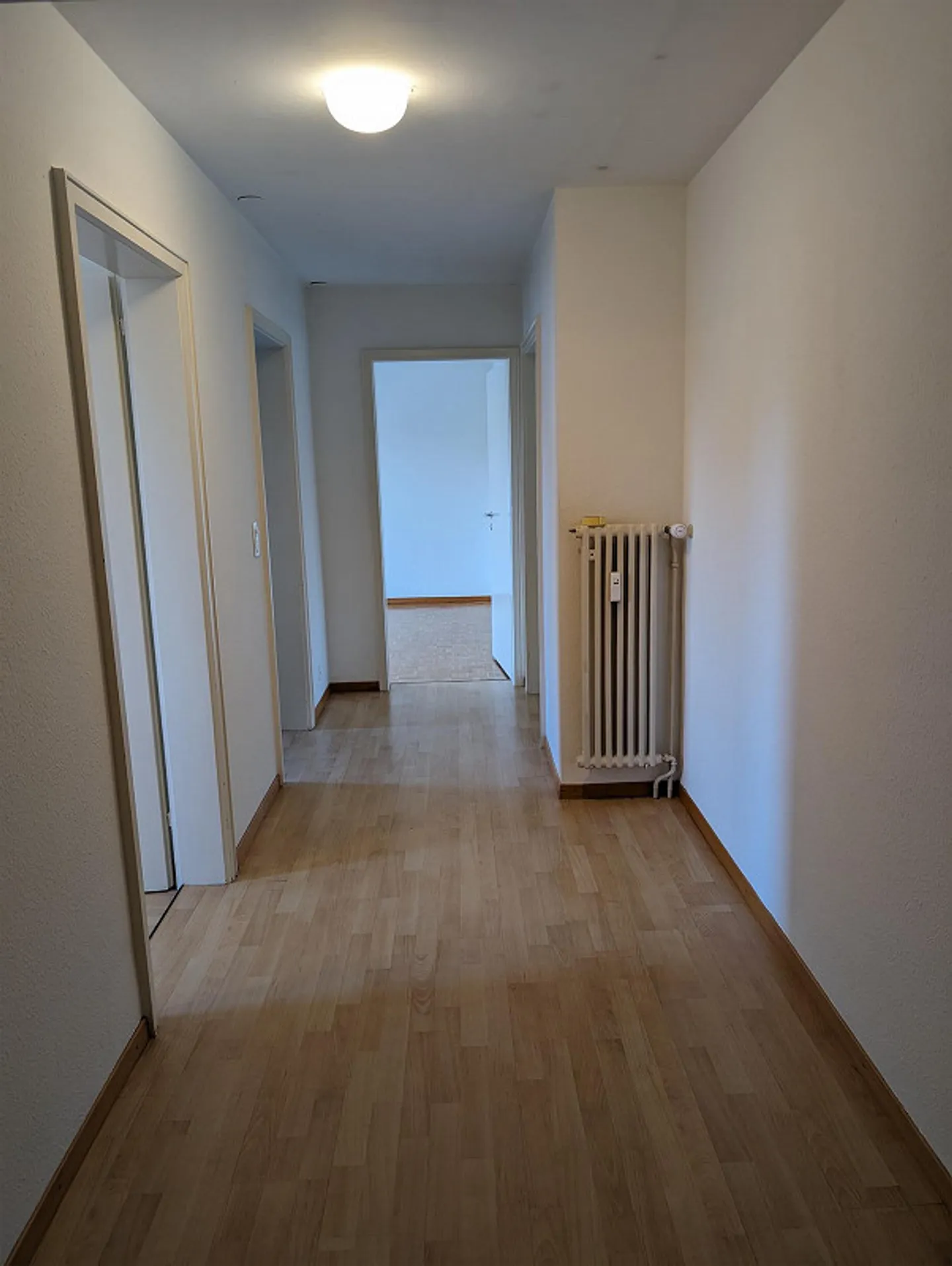 Beautiful, simple 3-room apartment with 2 terraces - Photo 10 of 13