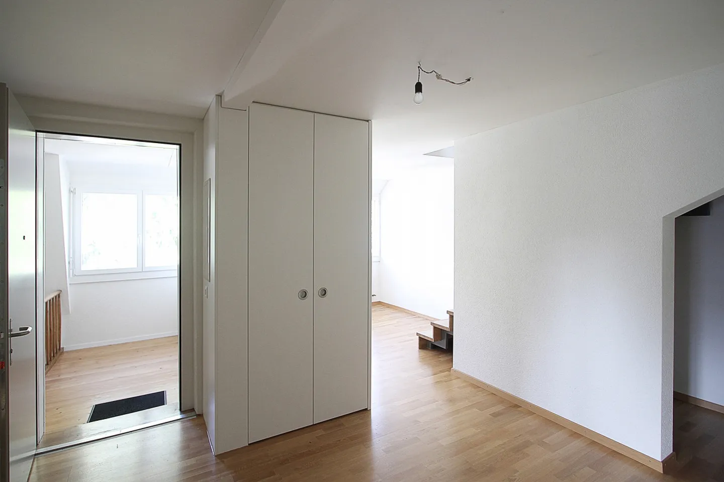 Large bright 3.5 duplex penthouse - Photo 1 of 8