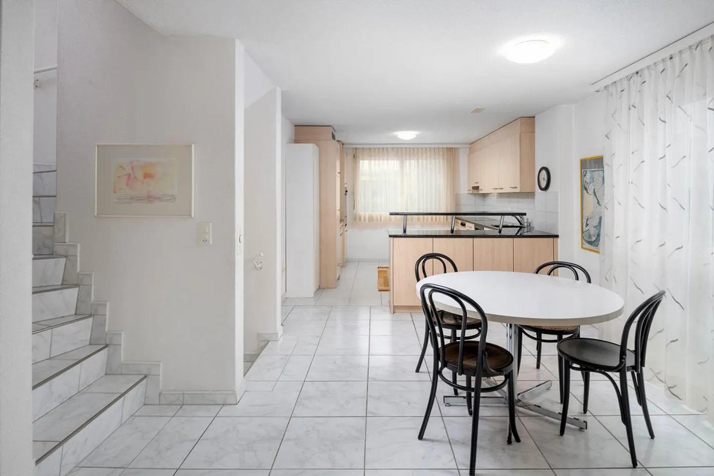 Single-family house with plenty of living space for the young family! - Photo 3 of 17