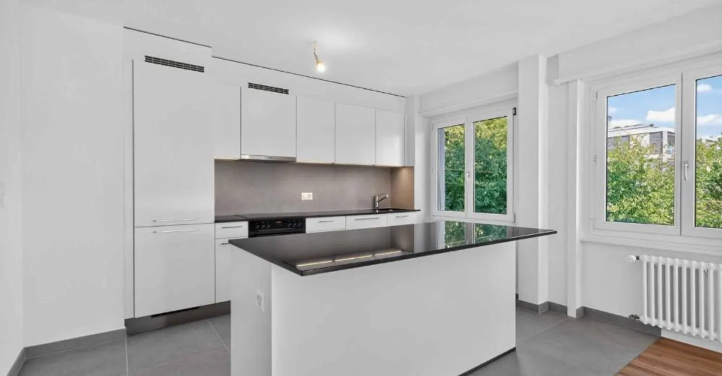 NEW! Magnificent 3.5-room apartment fully renovated - Photo 2 of 6