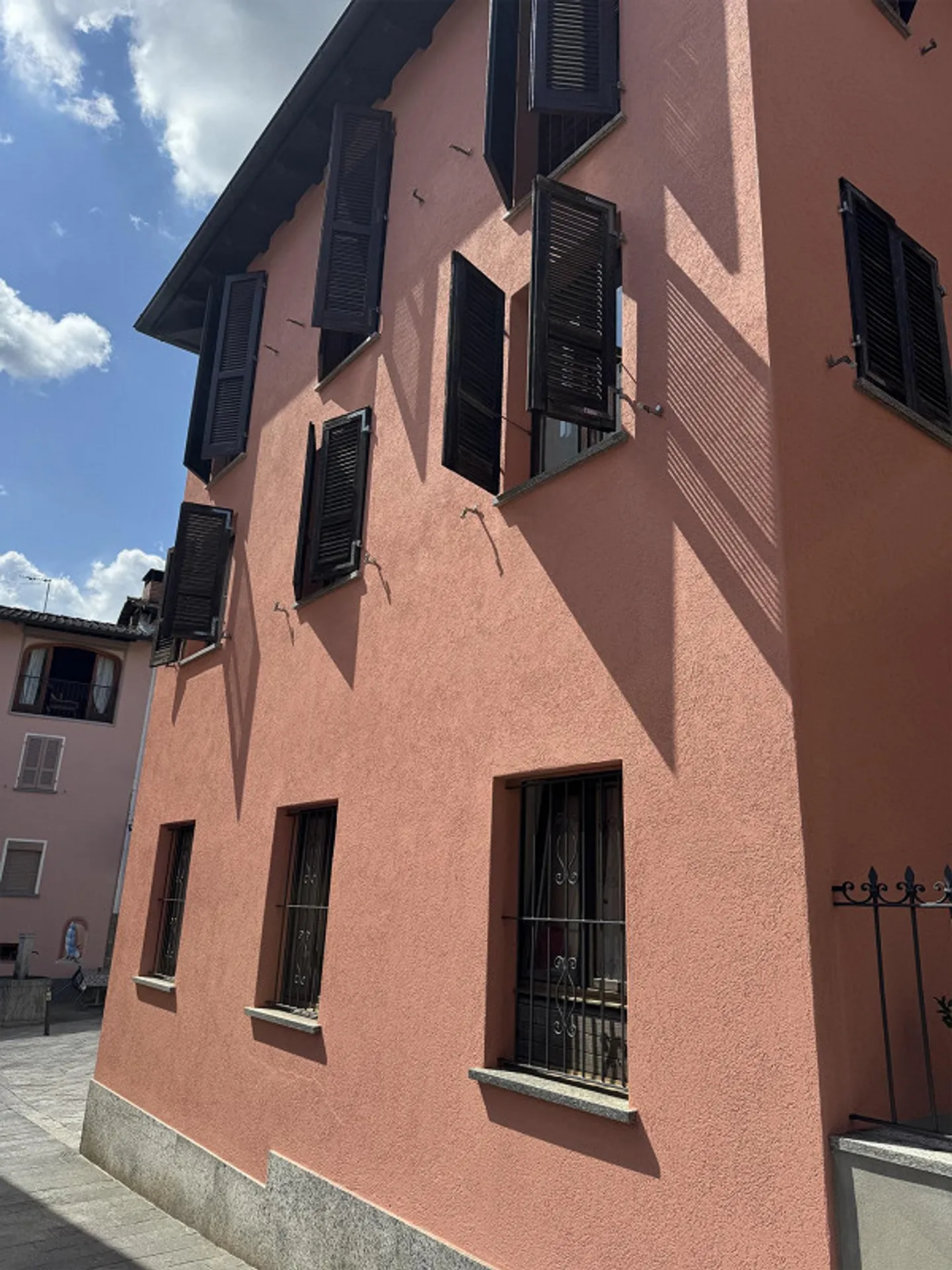 Fascinating 2.5-Room Apartment in the Heart of Vezia in a Historic House - Photo 4 of 23