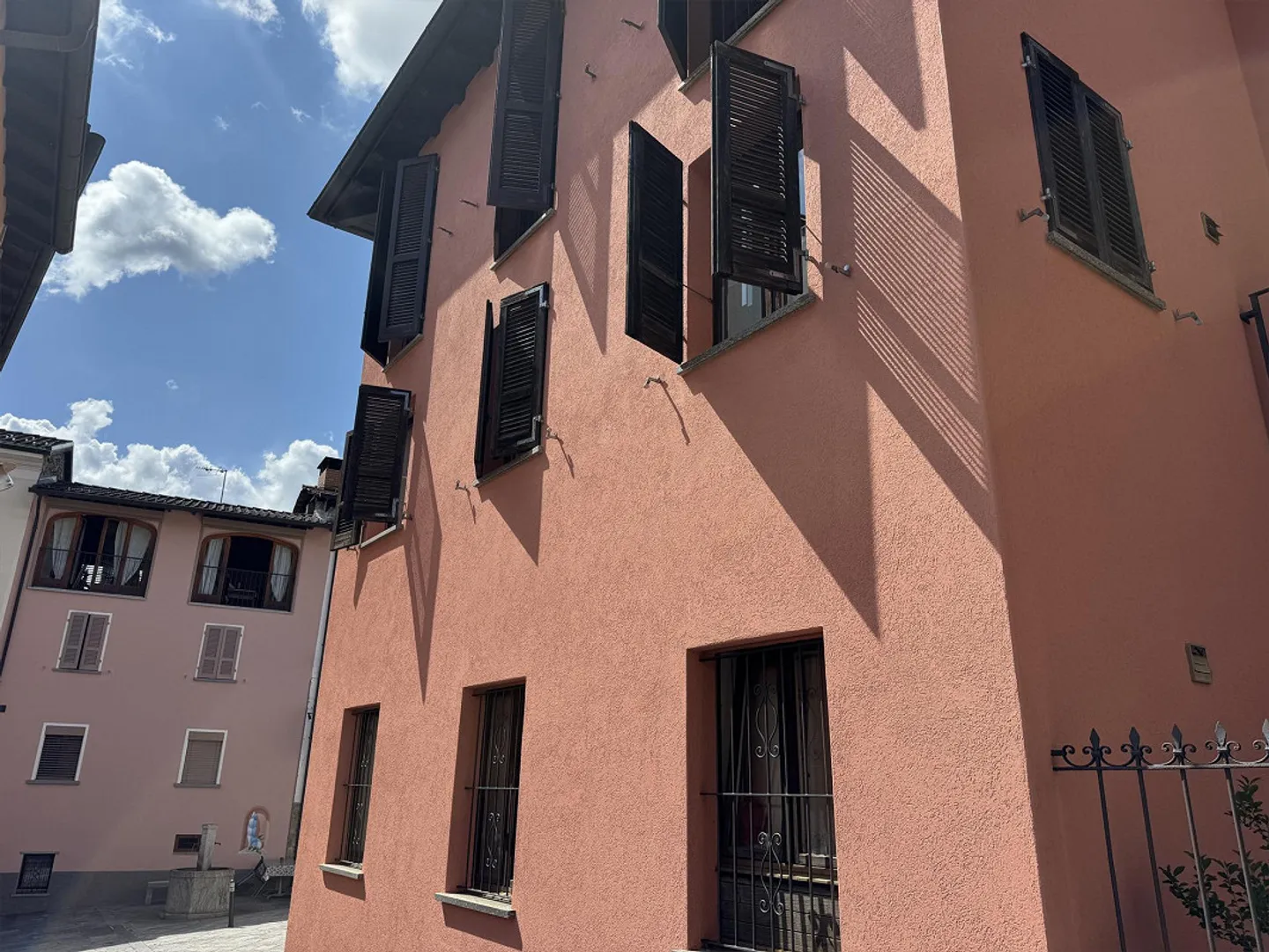 Fascinating 2.5-Room Apartment in the Heart of Vezia in a Historic House - Photo 3 of 23