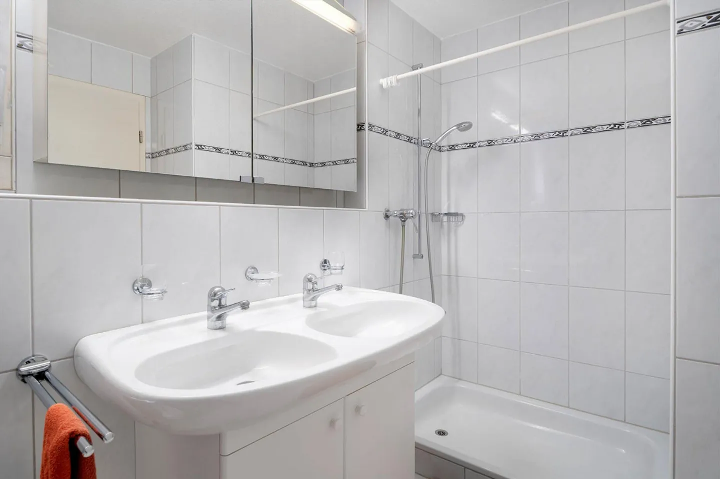 Single-family house with plenty of living space for the young family! - Photo 11 of 17