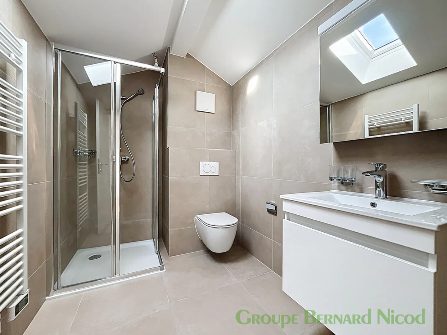 Ultimo piano 1 stanza - Foto 7 di 12