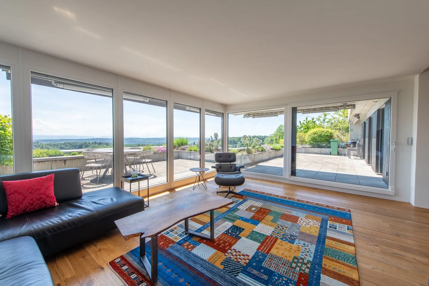 Luxury Apartment with Alpine Views - Photo 2 of 13