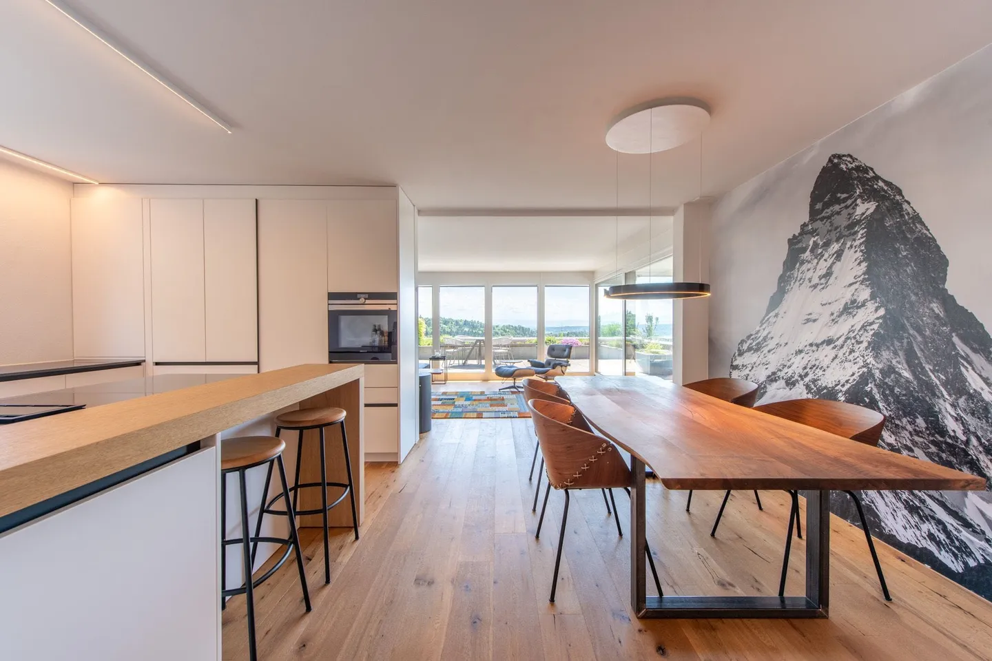 Luxury Apartment with Alpine Views - Photo 5 of 13