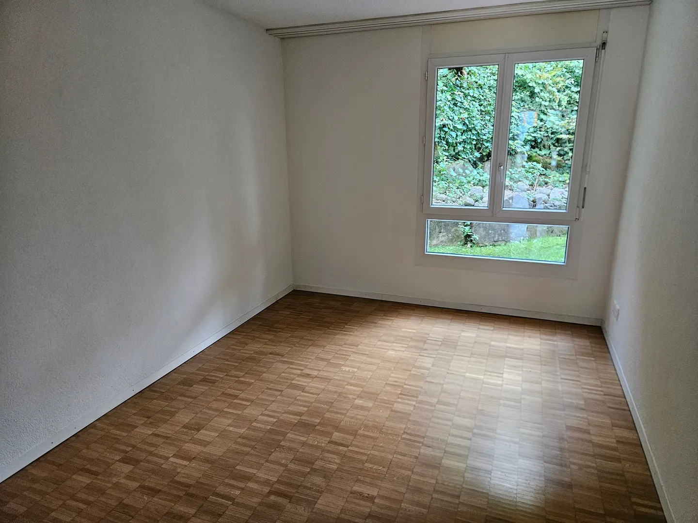 Beautiful and spacious garden apartment - Photo 5 of 8