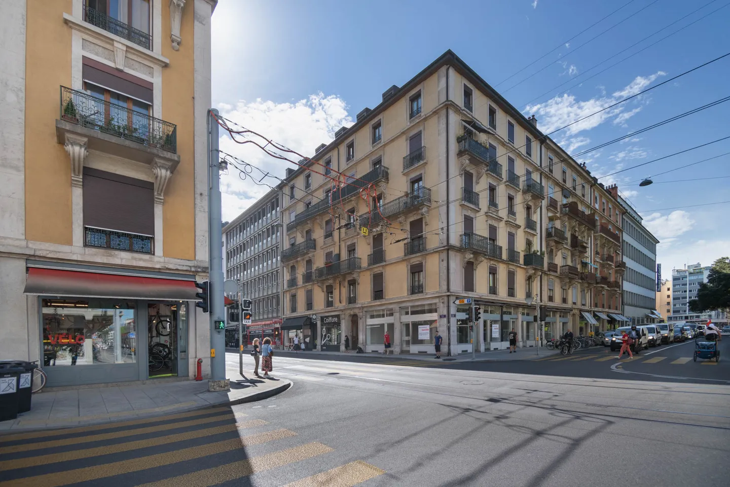 Visibilità eccezionale per questo angolo commerciale. - Foto 1 di 1