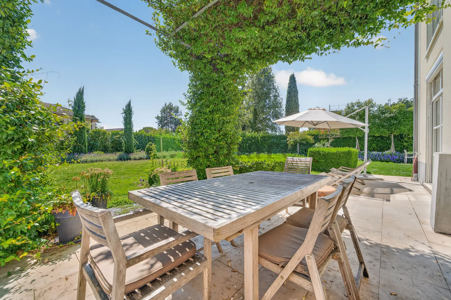 Magnificent 7-room detached villa with garden - Photo 15 of 17