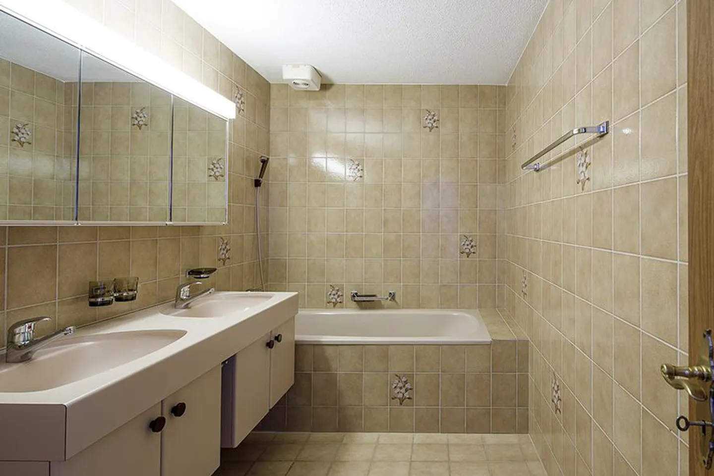 Appartement en duplex spacieux de 4,5 pièces avec vue sur le lac et panoramique - Photo 12 sur 20