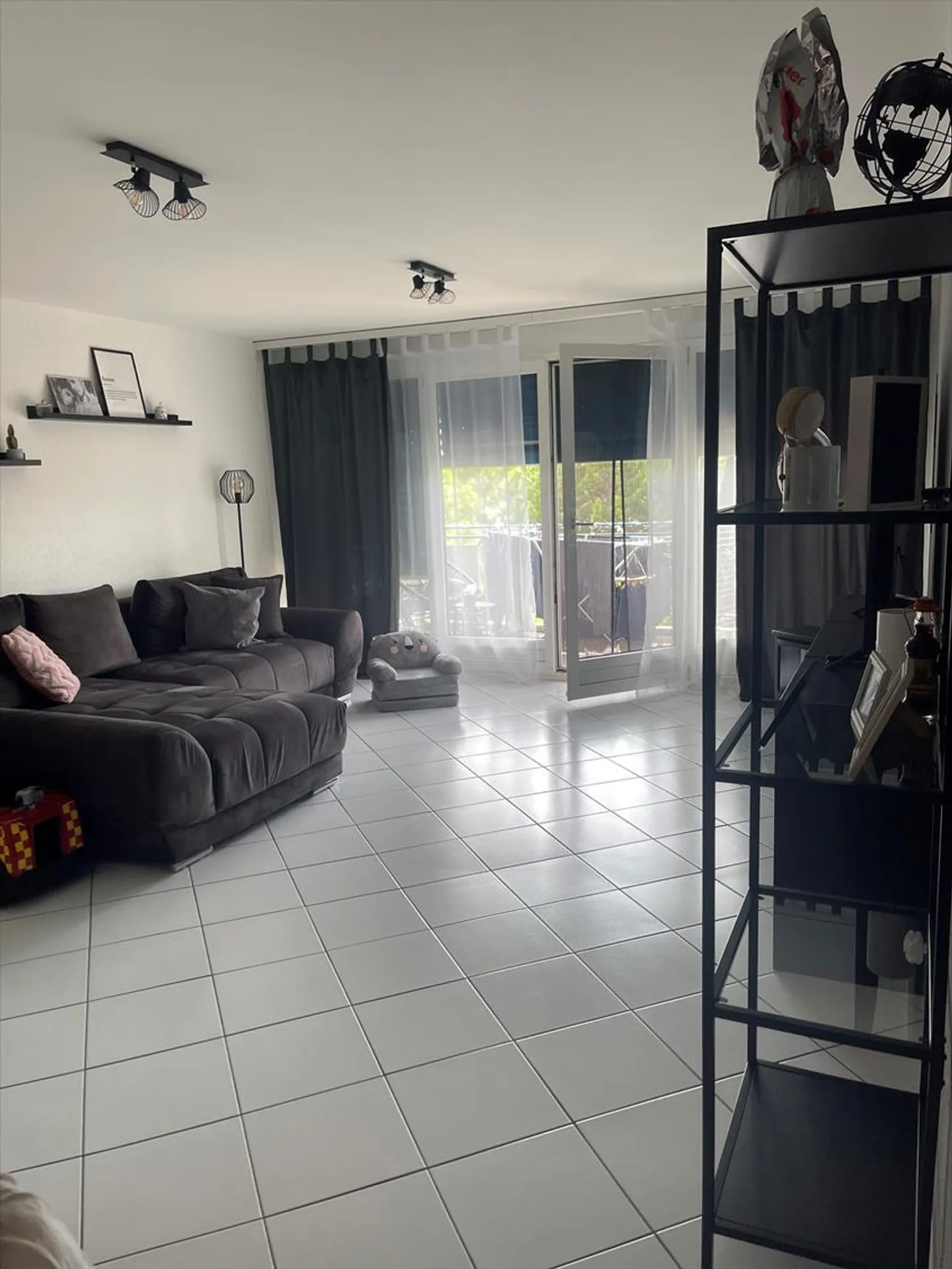 2.5 Room Apartment - Photo 1 of 8