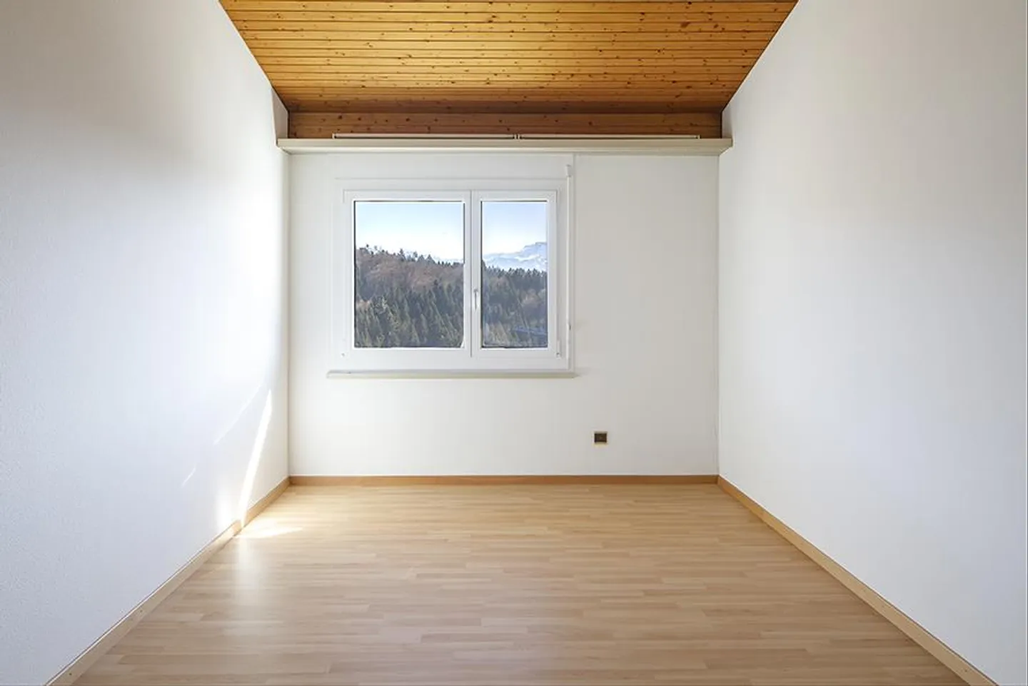 Appartement en duplex spacieux de 4,5 pièces avec vue sur le lac et panoramique - Photo 16 sur 20
