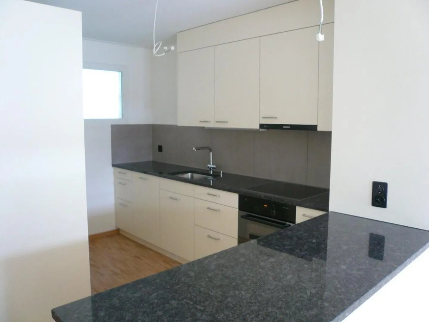 RENT WITHOUT DEPOSIT - Living centrally yet in greenery - Photo 2 of 6