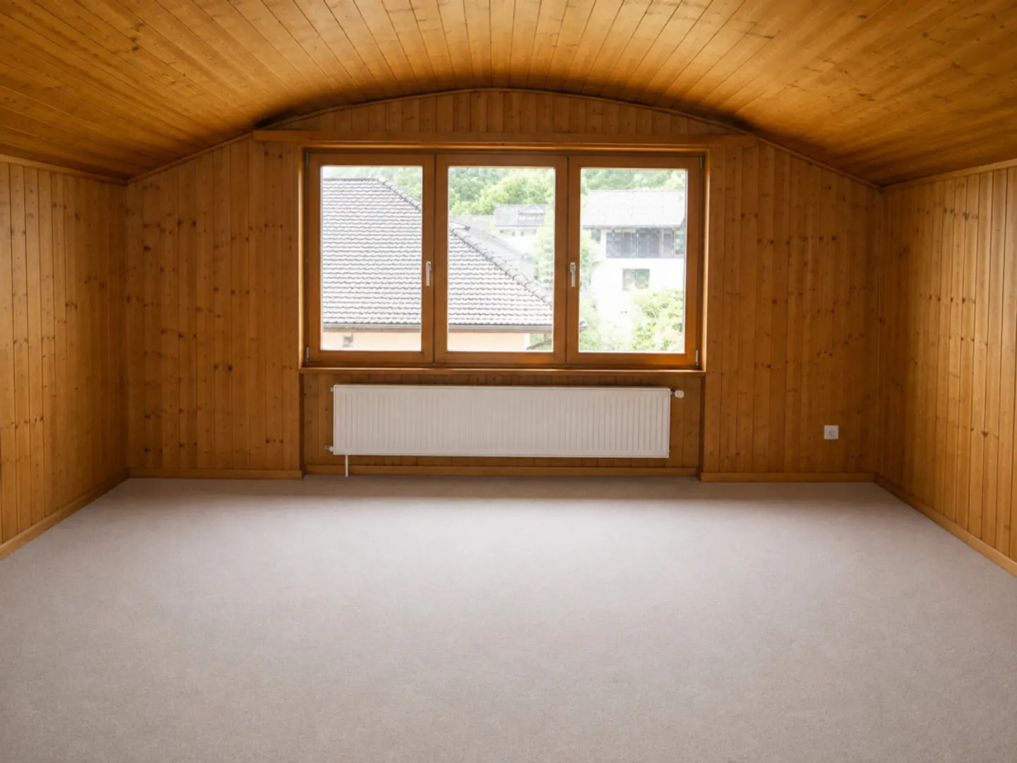 freistehendes Zweifamilienhaus mit Garagen und grosszügigem Umschwung - Foto 18 von 26