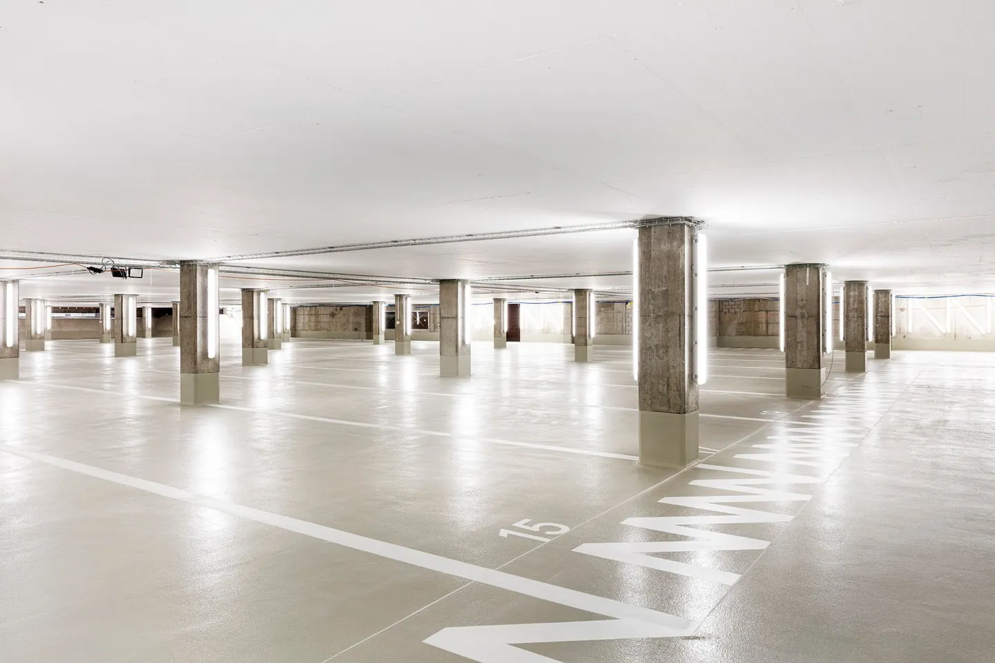 Parking spaces at the Bühler site (with charging station if needed) - Photo 1 of 2