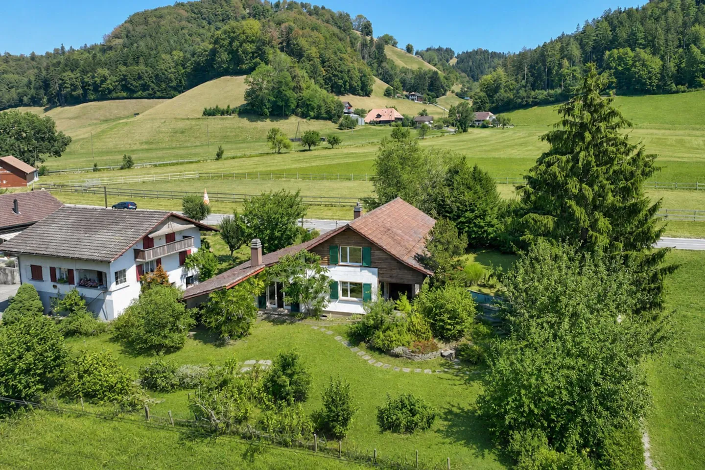 Geräumiges Einfamilienhaus mit Privatsphäre - Foto 1 von 13