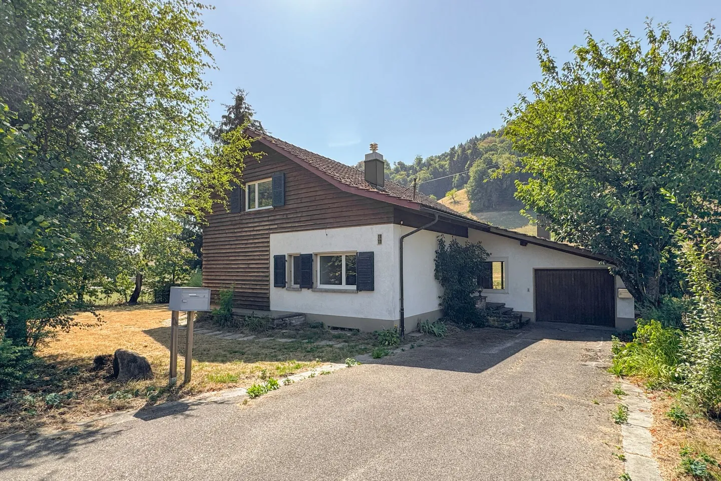 Geräumiges Einfamilienhaus mit Privatsphäre - Foto 2 von 13