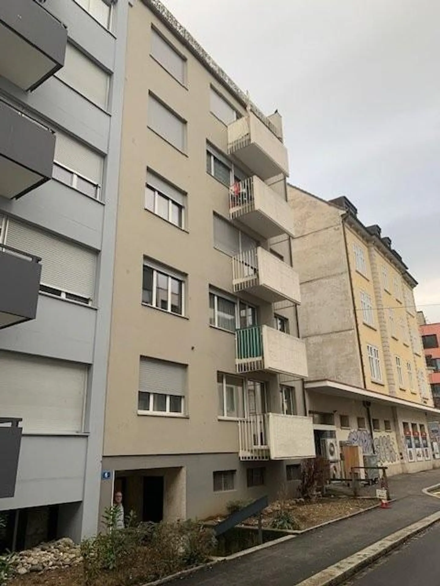 Luminoso appartamento di 2,5 stanze al 4° piano vicino a Voltaplatz - Foto 1 di 9