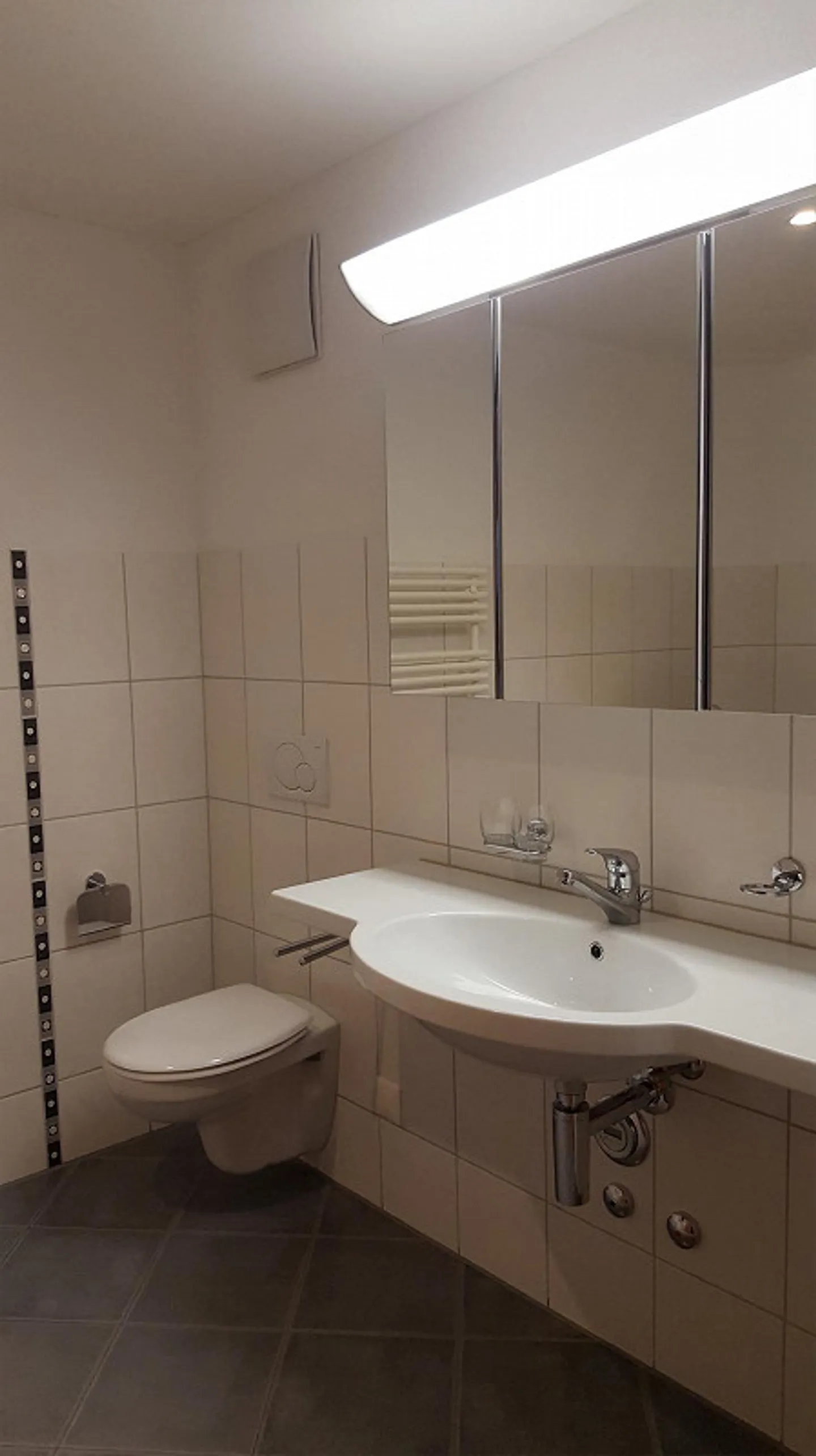 Appartement spacieux de 4½ pièces au rez-de-chaussée avec finition de haute qualité - Photo 9 sur 15